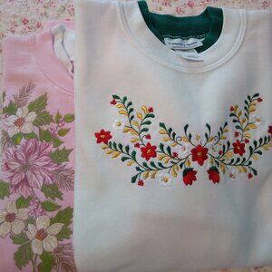 2 ladies M sweatshirts